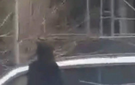 Bakıda &ccedil;ılpaq qadın k&uuml;&ccedil;ədə gəzdi 