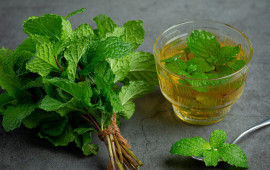 Hormonal akne ilə m&uuml;barizədə yeni trend: Buruq nanə (Spearmint) &ccedil;ayı