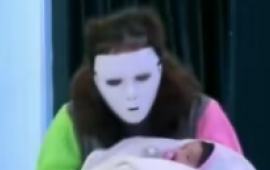 33 yaşlı qadın 18 yaşlı oğlandan uşaq dünyaya gətirdi 