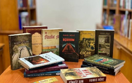 Yunus Oğuz Prezident Kitabxanasına qiymətli nəşrlər hədiyyə etdi