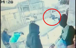 Bakıda yolu qaçaraq keçən məktəblini maşın vurdu  Anbaan görüntülər