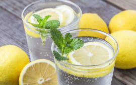 Səhər limonlu su i&ccedil;məyin faydaları