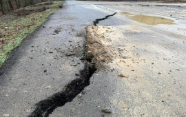 7 kəndi birləşdirən yolda g&uuml;cl&uuml; s&uuml;r&uuml;şmə OLDU