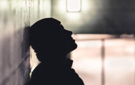 Telefona görə anasını öldürdü