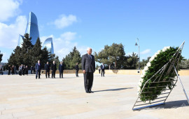 Avropa İttifaqı Şurasının Prezidenti Bakıda şəhidlərin xatirəsini anıb