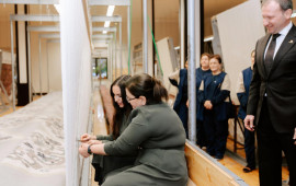 Heydər Əliyev Fondunun vitseprezidenti Leyla Əliyeva Şuşa məscidi &uuml;&ccedil;&uuml;n hazırlanan dairəvi əl xal&ccedil;asının kəsilməsi mərasimində iştirak edib 