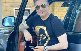 Rüfət Axundov bu xanım müğənniyə saysızhesabsız bahalı hədiyyə alıb