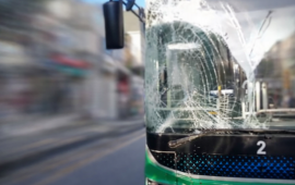 Bakıda zəncirvari qəza  Avtobuslar birbirinə &ccedil;ırpıldı 