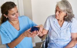 Qadınlar niyə kişilərlə müqayisədə daha teztez insult keçirir?