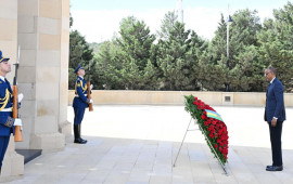 Ruanda Prezidenti Pol Kaqame Bakıda şəhidlərin xatirəsini anıb  FOTO
